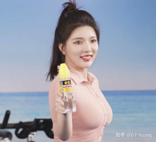 椰树椰汁模特团首次淘宝直播,未带货却带火同款背心短裤,反映了消费者