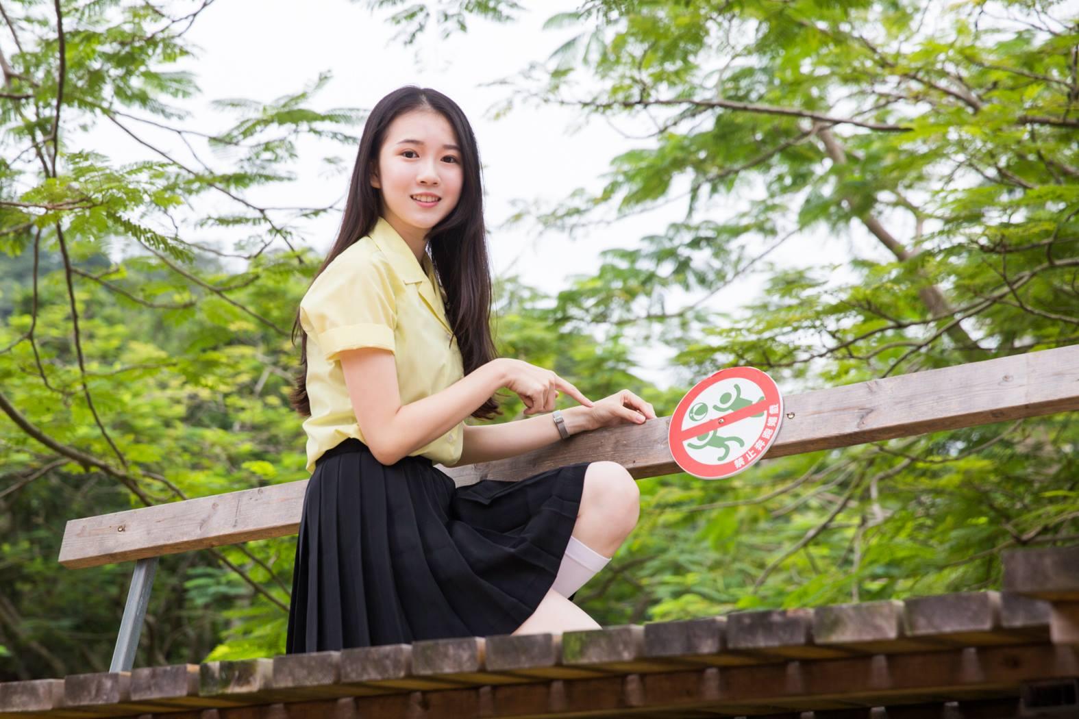 台湾中学生的校服是什么