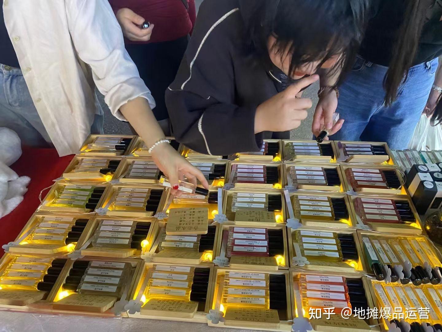 女性摆地摊适合卖什么(女性摆地摊适合卖什么东西)