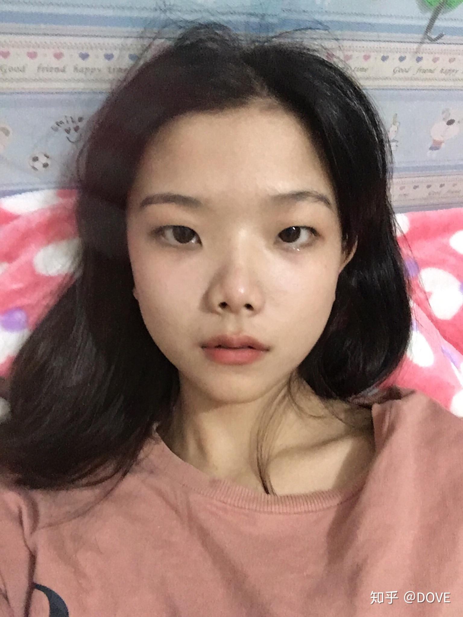 有没有那种单眼皮小眼睛塌鼻梁厚嘴唇但还挺好看的女生