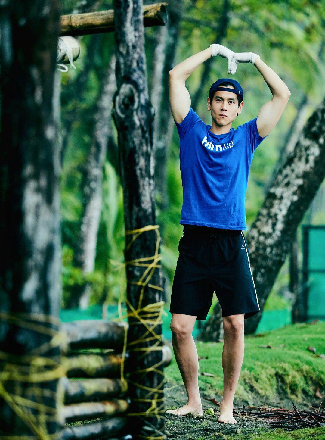 有哪些适合做壁纸的彭于晏照片