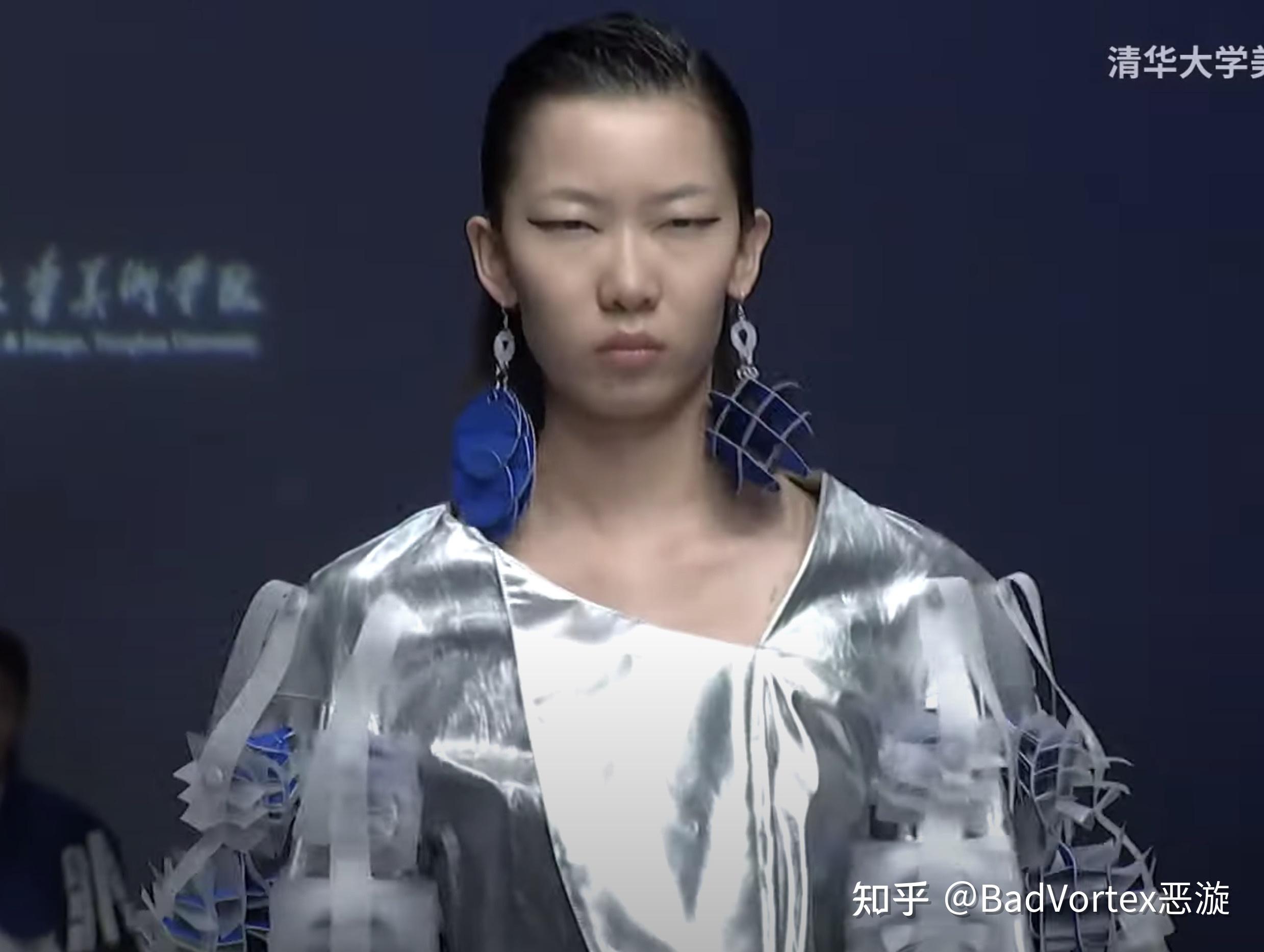 如何看待2021年清华美院毕设作品发布会模特全是眯眯眼妆容引发质疑