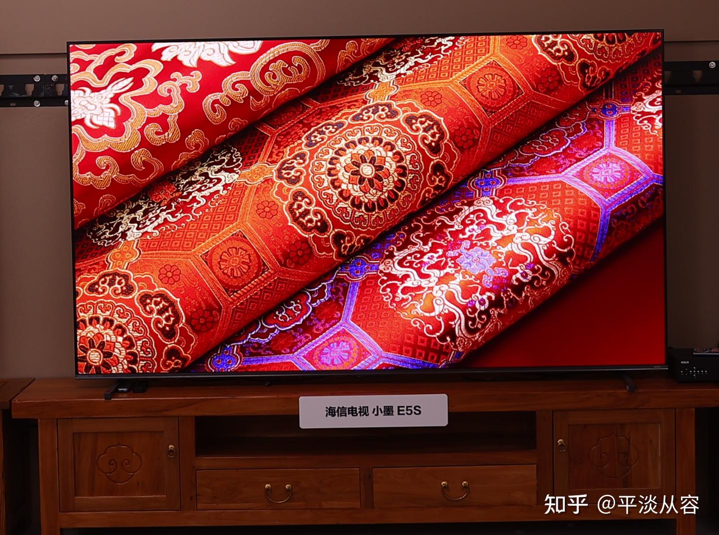 家装结束618准备选购客厅C位电视,既要好画质又要高音效,还要高颜值,还得看七年销冠海信E5系列新品海信小墨E5S。