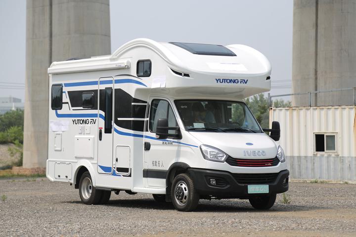 宇通无拓展三独立床自行式c型房车布局实用c本可开