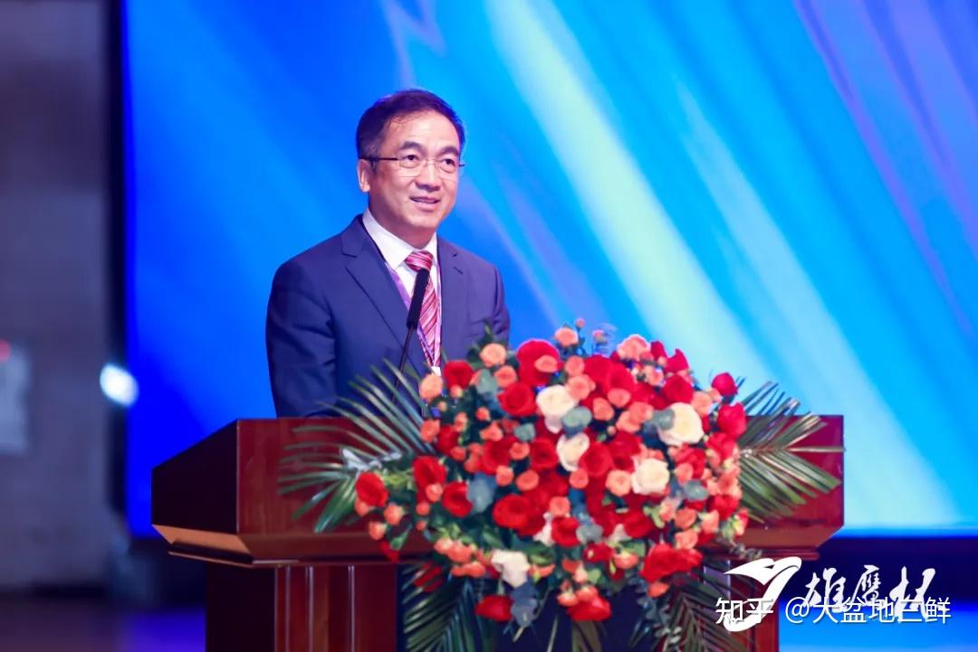 新瑞鹏集团董事长兼总裁彭永鹤先生新瑞鹏集团领导坚信,"雄鹰杯"小