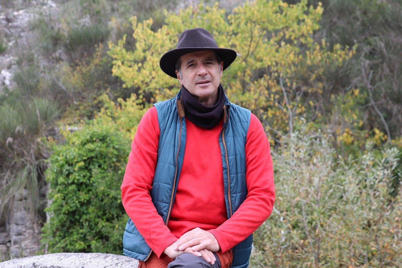 3. 粘合与缝制技巧