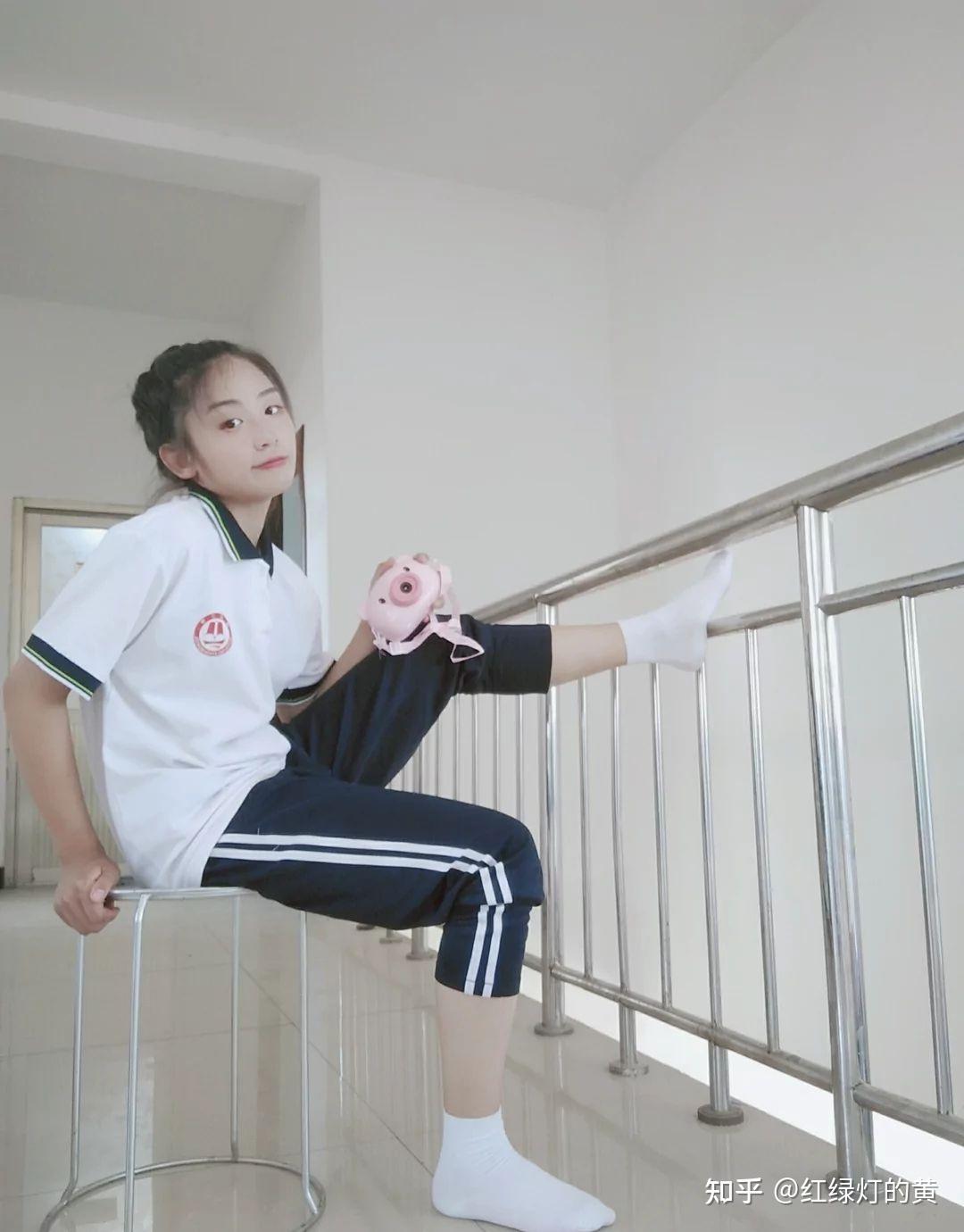 为什么女生的白袜子穿不脏?