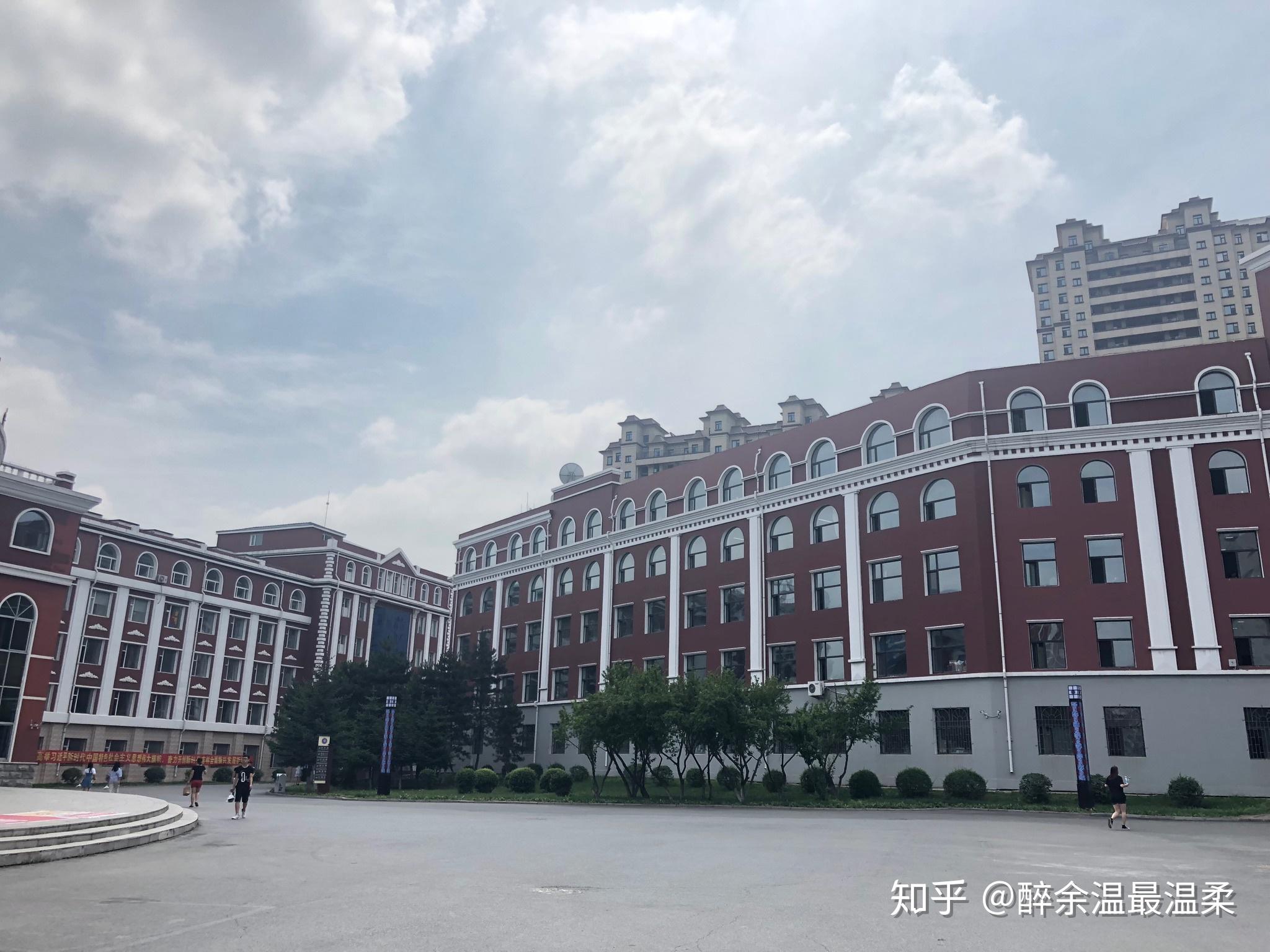 长春光华学院封校图片