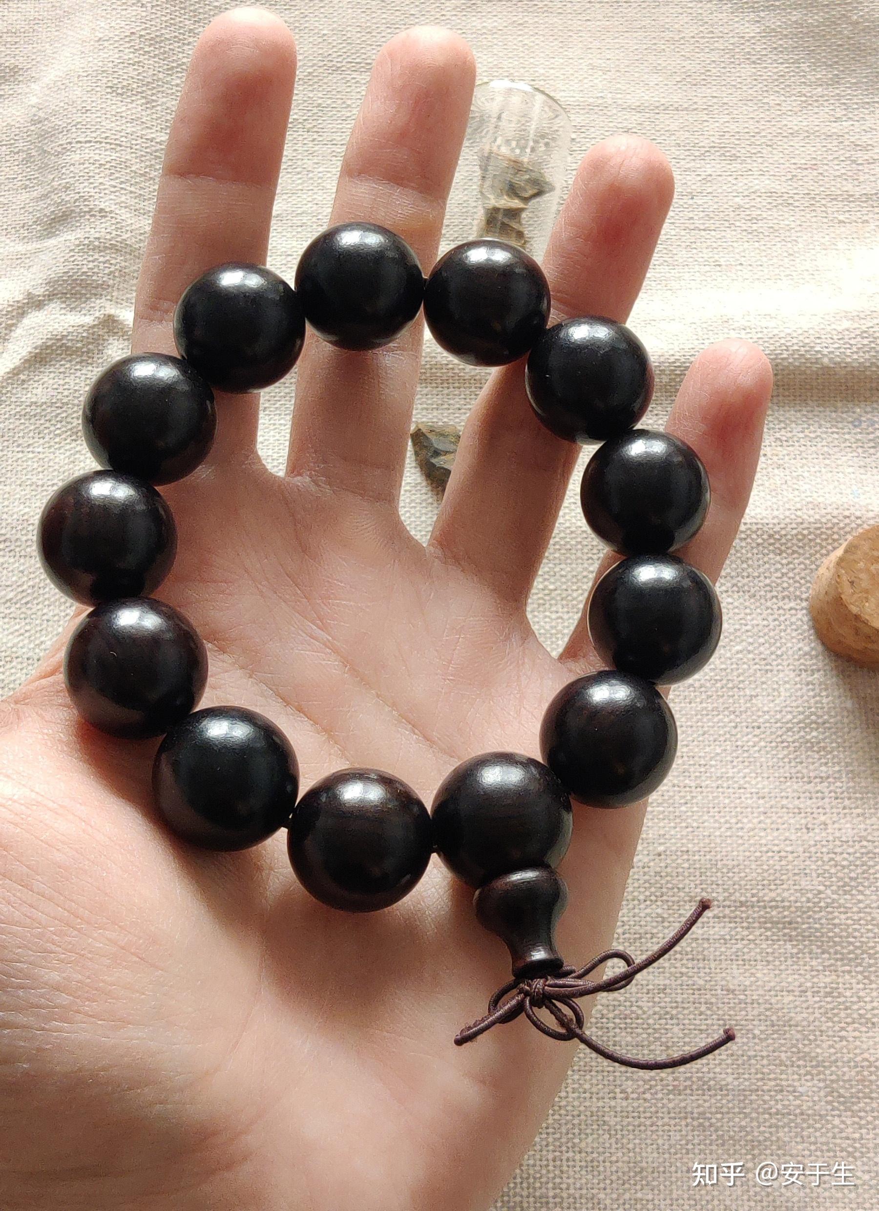 我买的黑檀手串无比黑而且没有纹路还有一种庙里的香气是真的吗