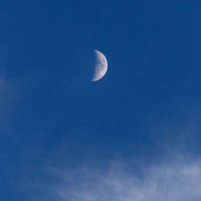 太阳和月亮为什么看起来一样大？
