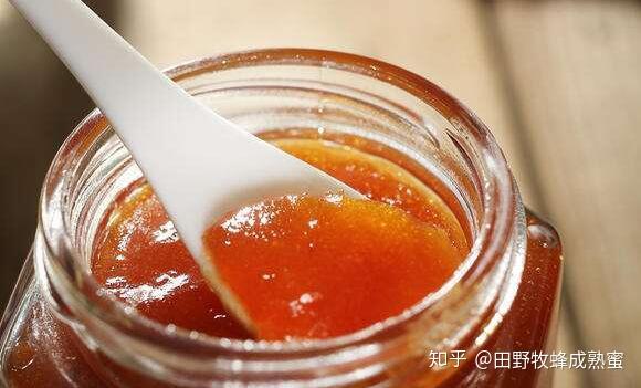 梦见蜜蜂和蜂糖一起吃(梦见蜂蜜和蜂是什么意思)