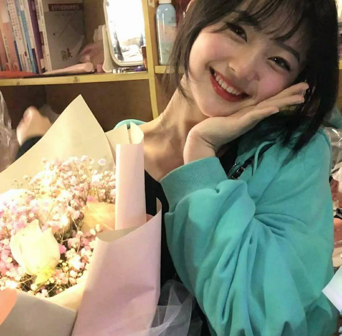 有没有爱笑女生真人头像最好是高清无水印的