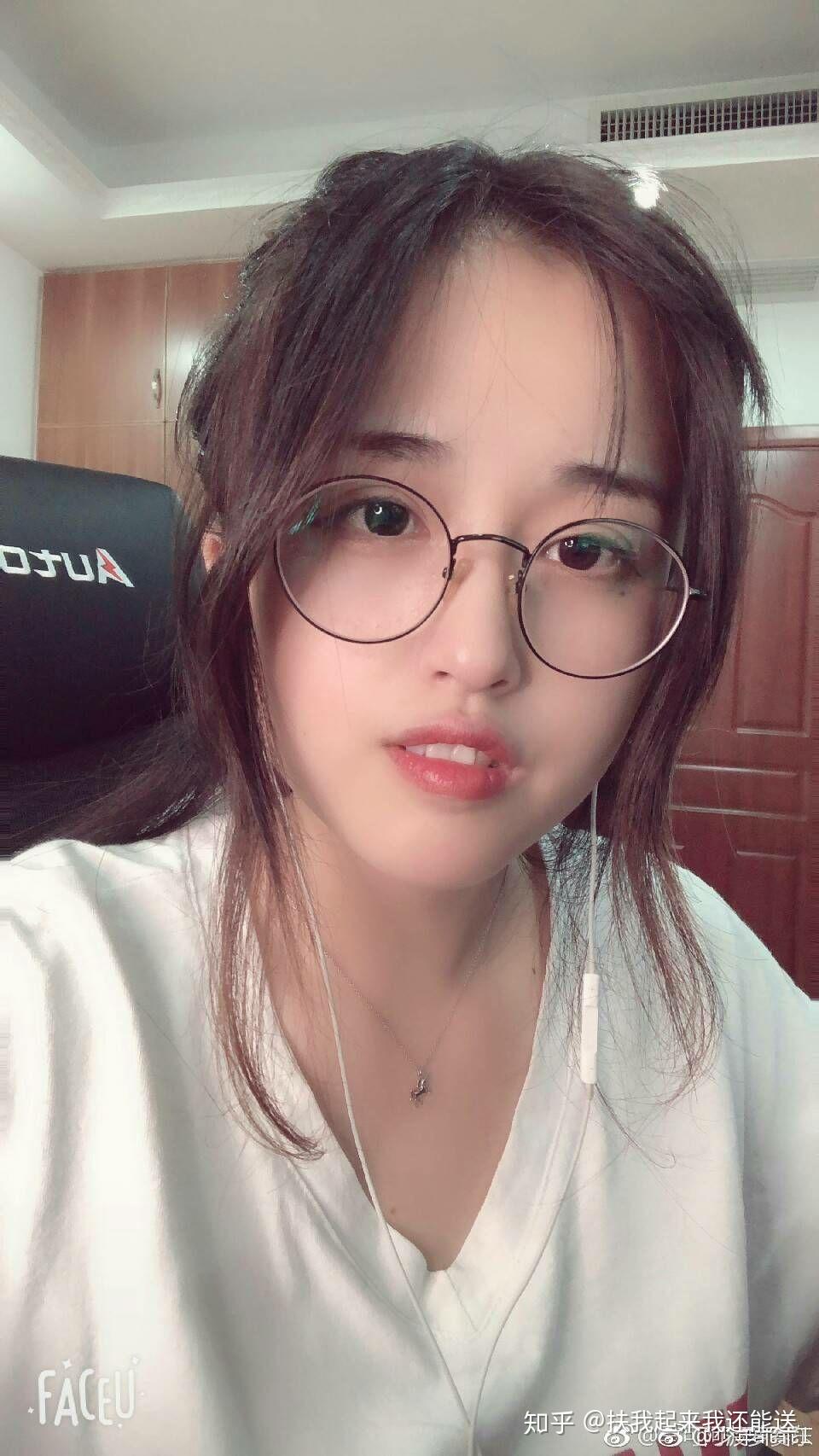 如何评价主播菠萝赛东?