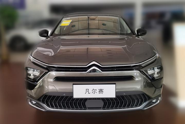 凡尔赛c5x新车抢拍:预售期收取订单20个,只有一台现车还被拉去做外展