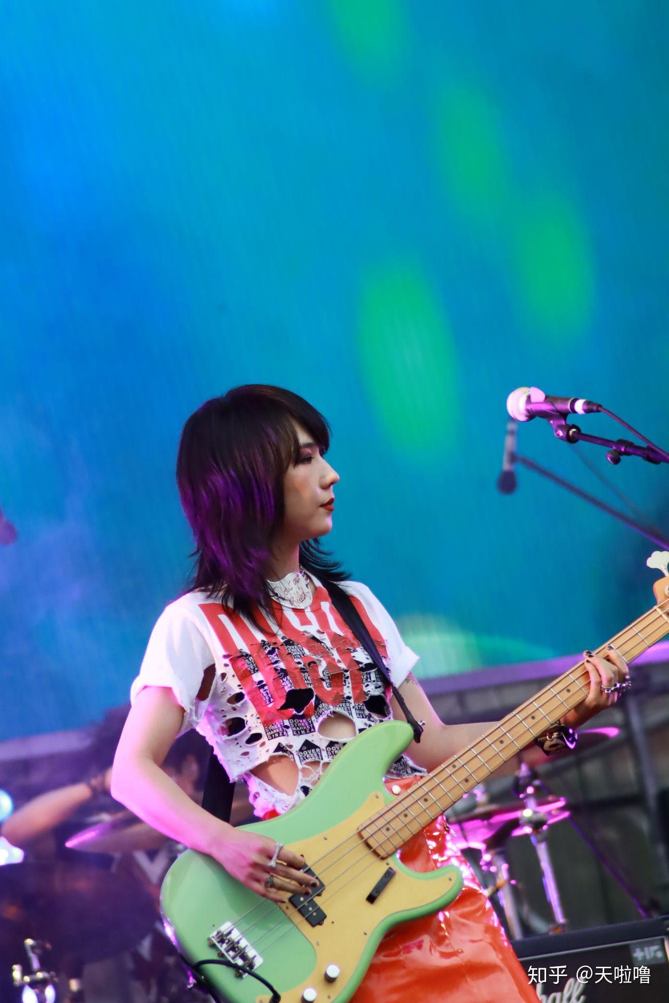 如何评价新裤子乐队贝斯手赵梦