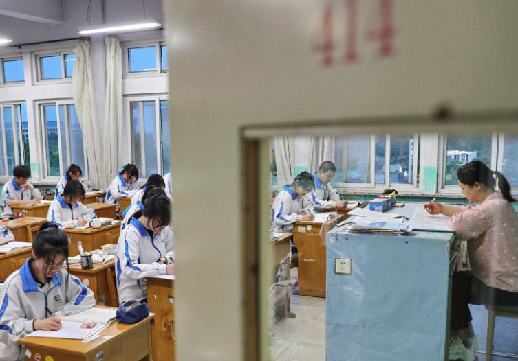 我是一名高三生，复习跟老师还是按自己节奏走啊？