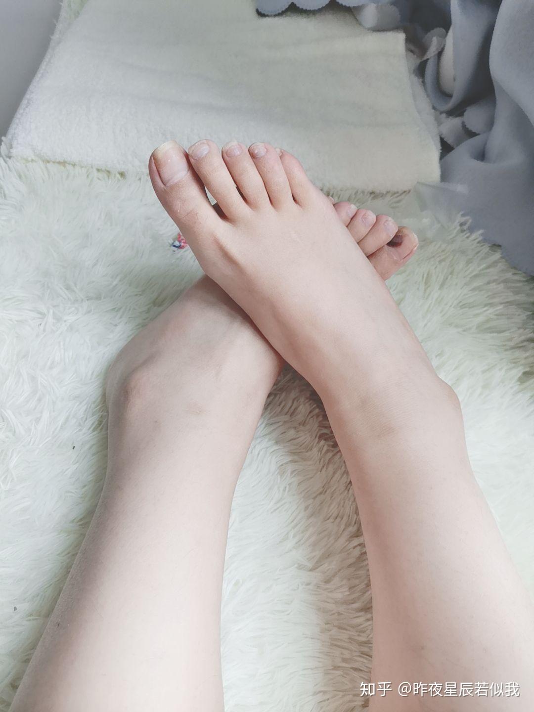 女生纯素颜的脚有多好看?