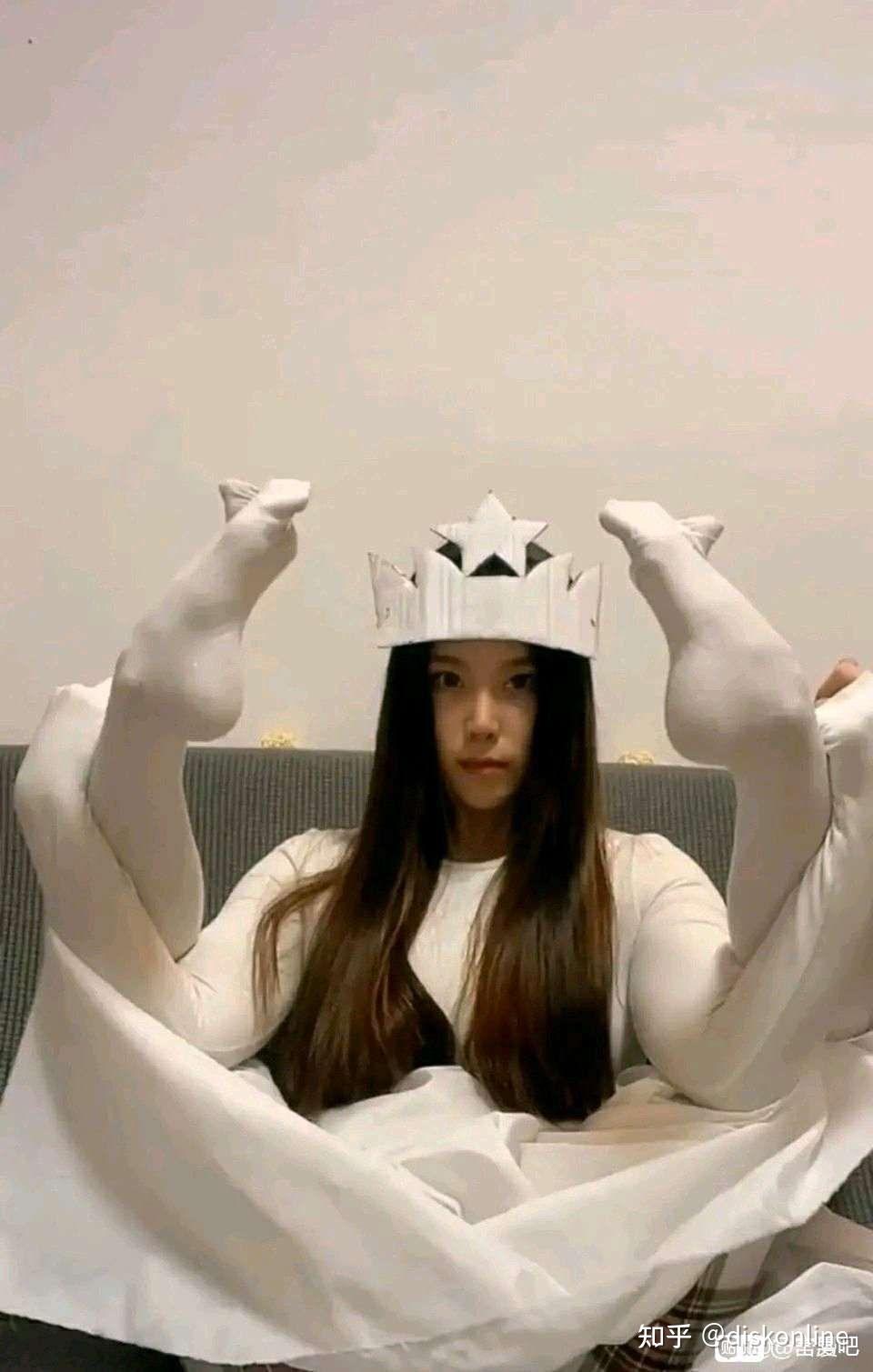 男孩可以穿白色连裤袜吗