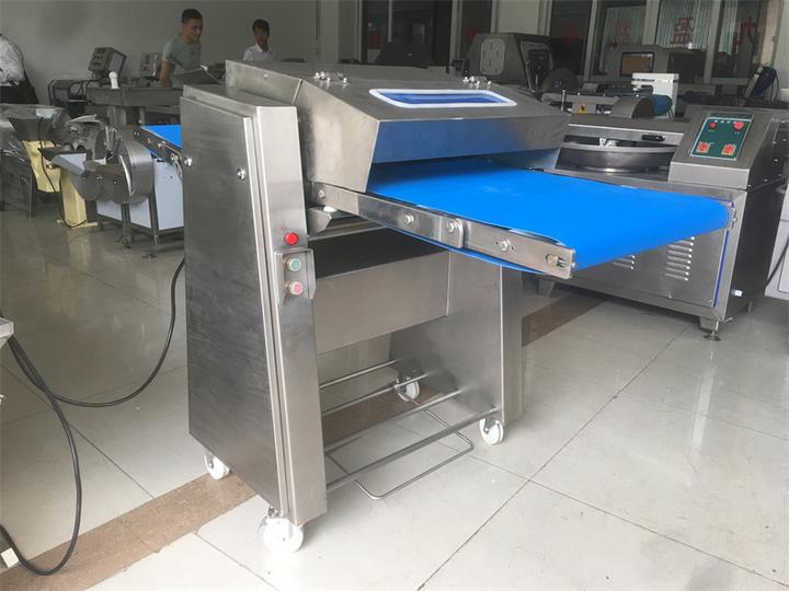 养猪屠宰场与肉制品加工厂用的是哪款猪肉刮皮机给猪肉去皮