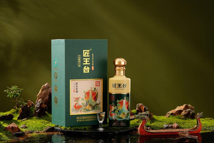 包台蜜香型白酒代言人图片