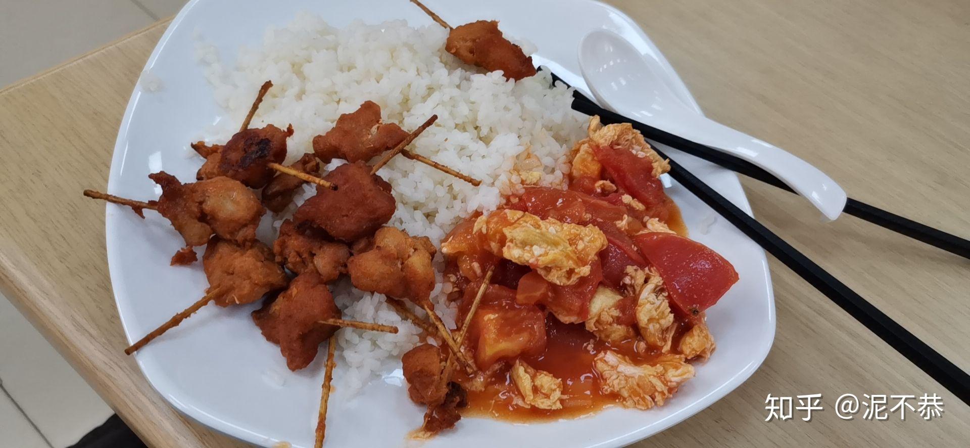 在沈阳化工大学里就餐是一种怎样的体验?有什么推荐的食堂和美食?