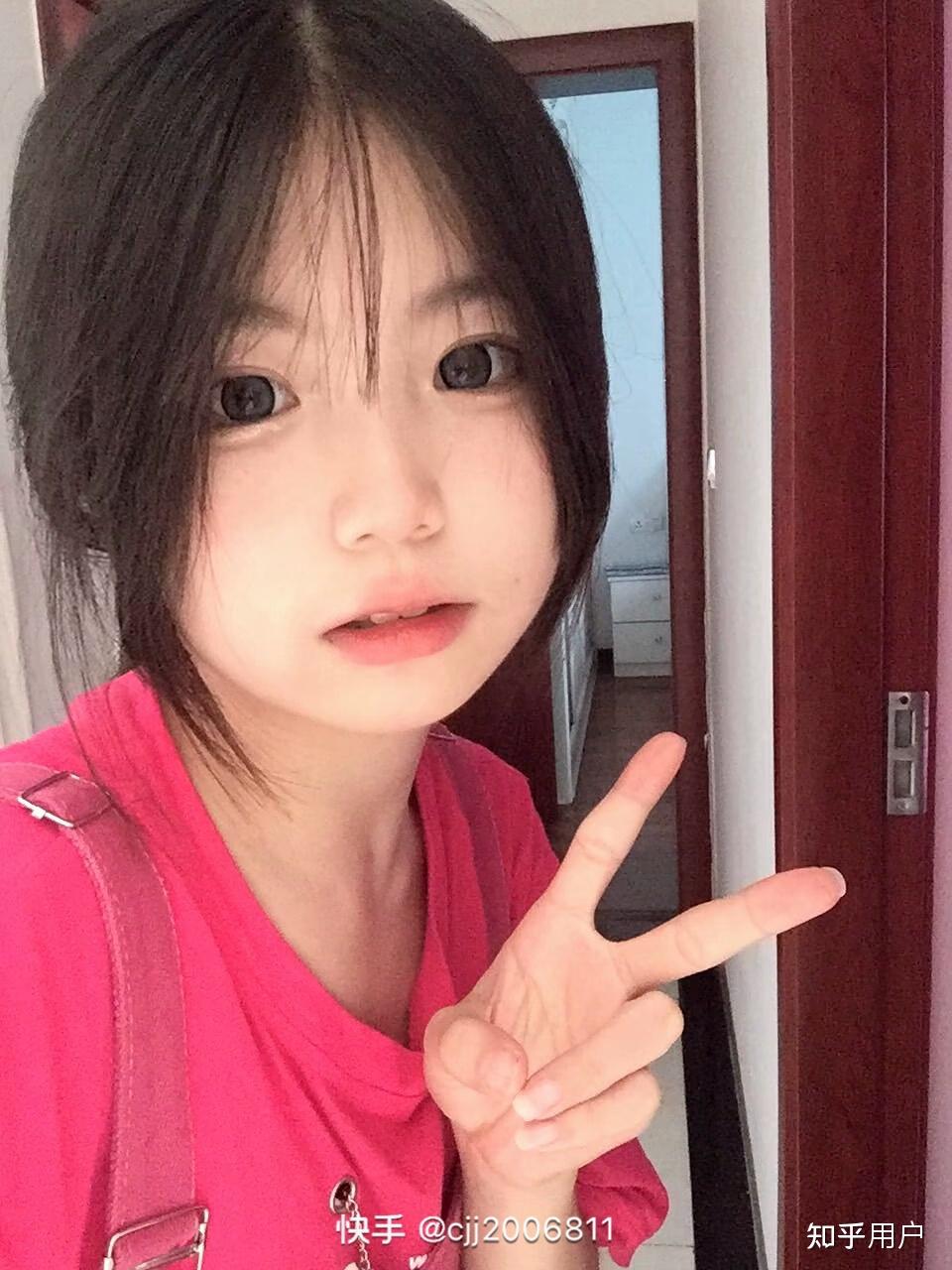 如何评价快手佳佳今天也很困的颜值