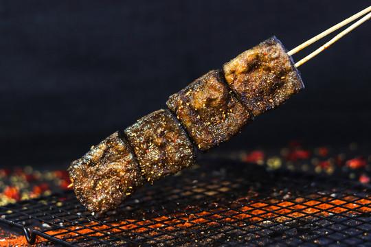 重口美味 好吃过瘾——烤厨鲜臭豆腐串