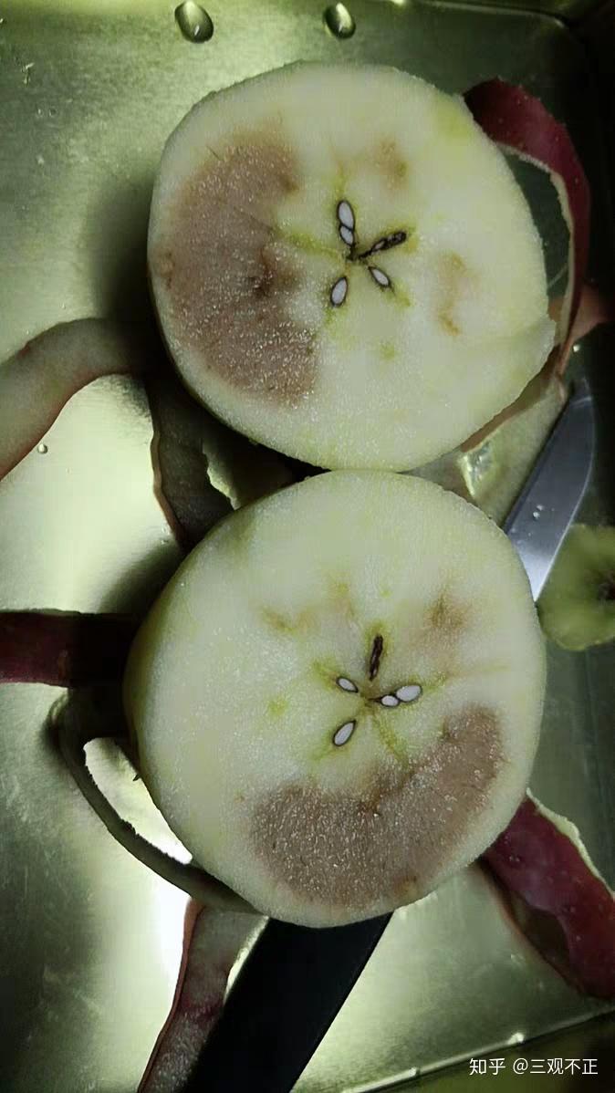 这个苹果表面没事里面果肉却有暗褐色是霉心病吗