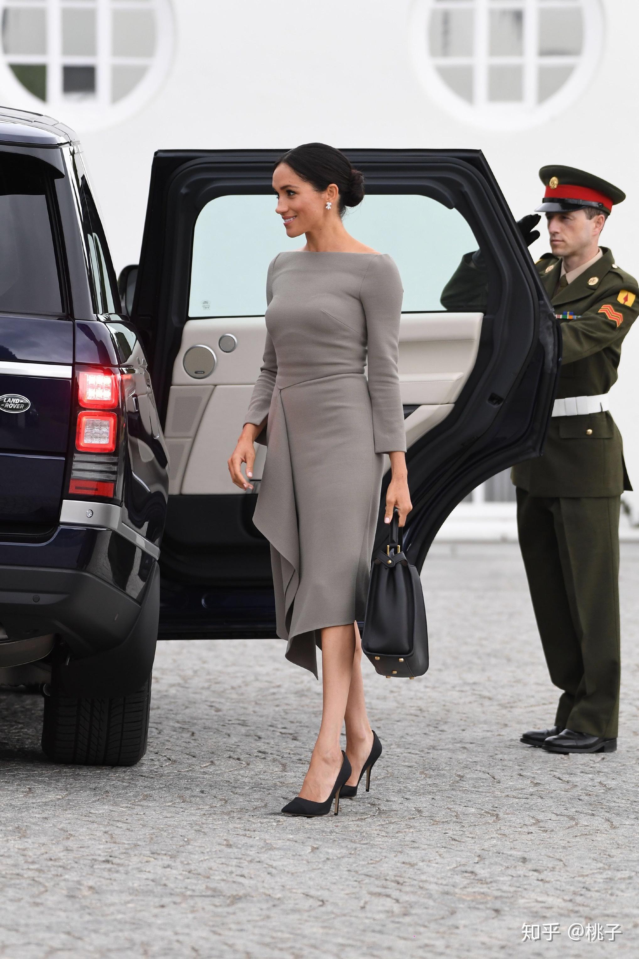 如何评价梅根王妃的穿搭凸显气质