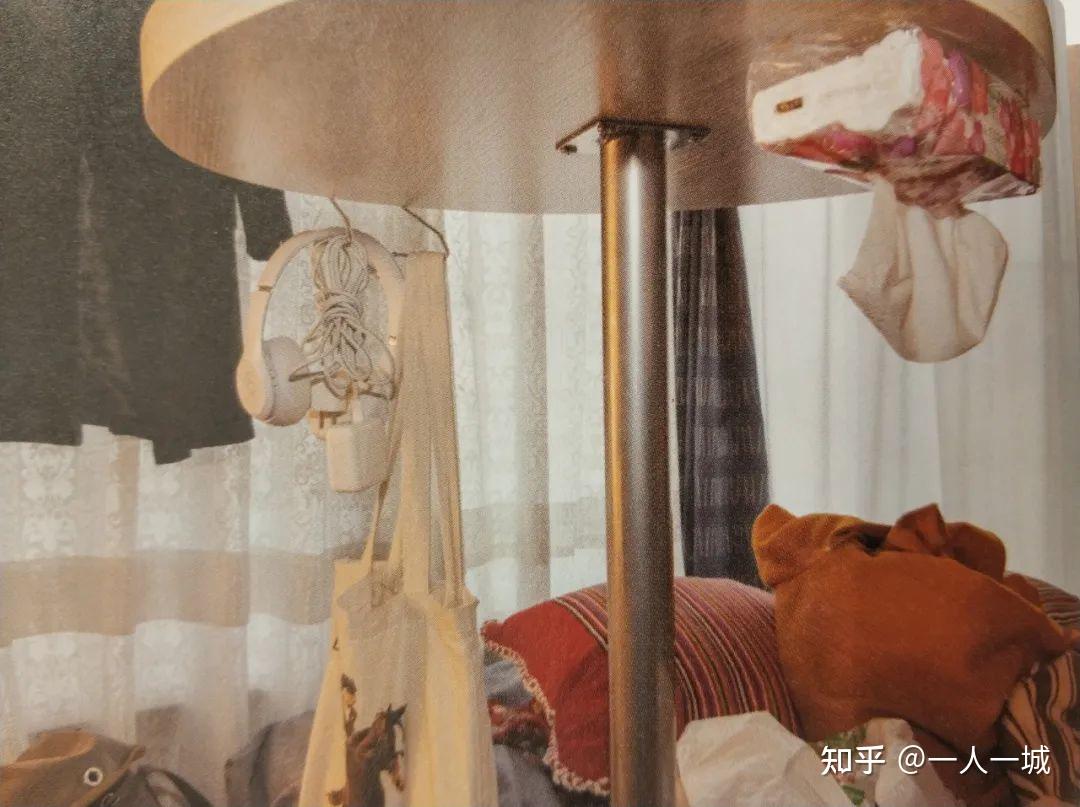 搬了30多次家后,她和中国丈夫离婚,一个人独居8㎡出租屋5年,没有冰箱洗衣机,不能洗澡,却在40+过上向往的“滚石”人生 - 知乎