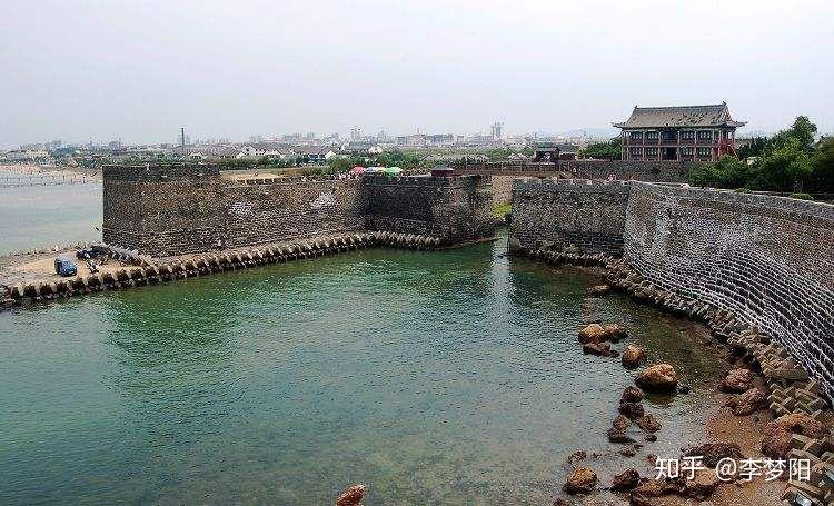 古代城墙与穿城而过的河流交接处是修筑成什么样的?