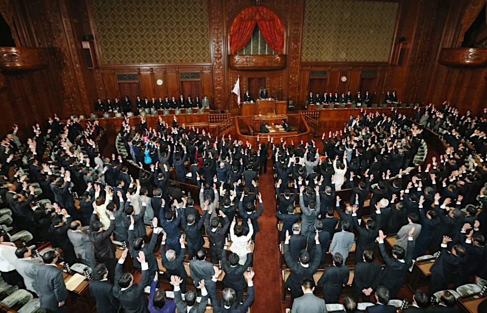 日本人喊万岁的时候为什么要敬法国军礼? - 知乎