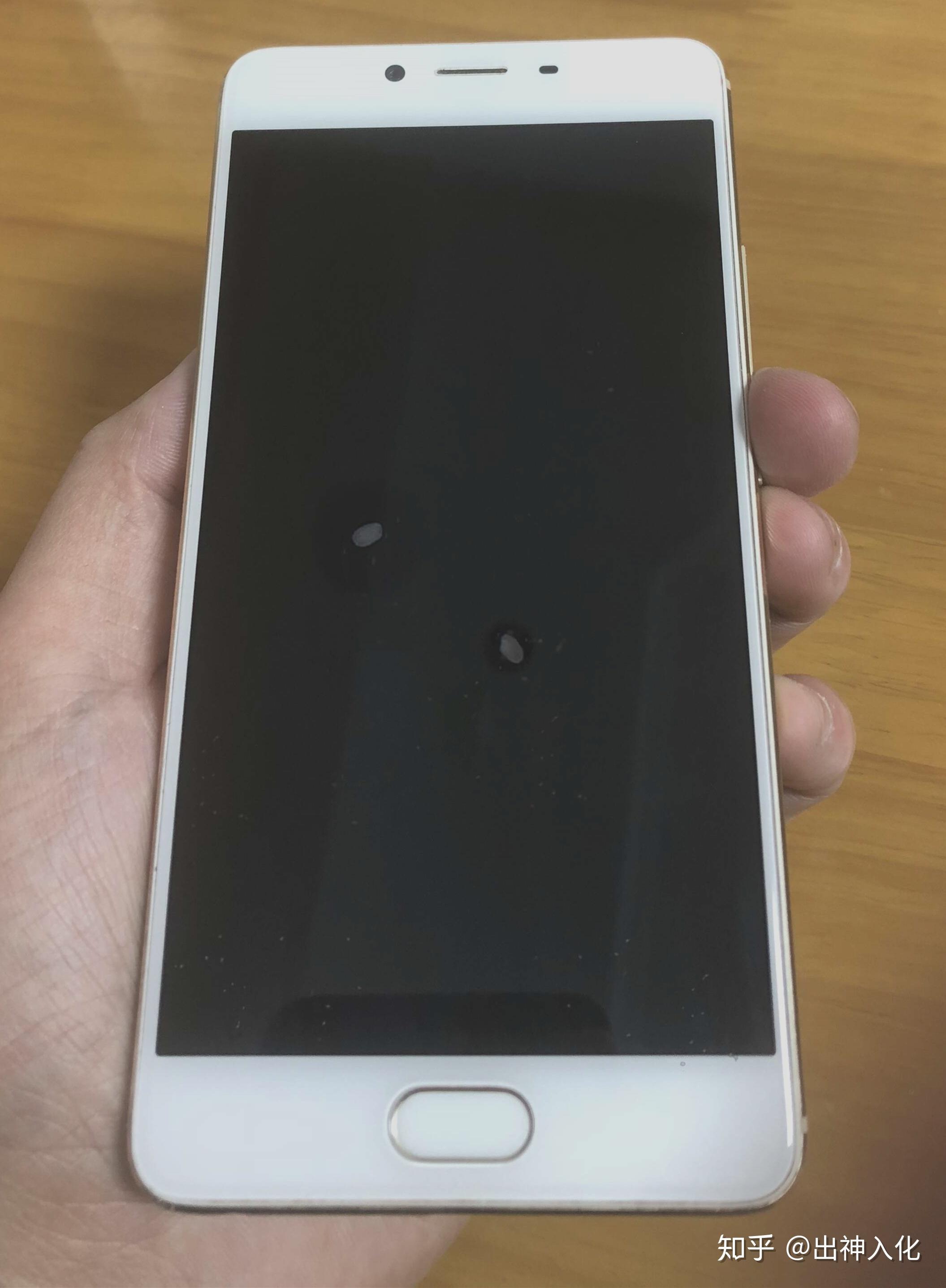 苹果手机掉水里了,正确的做法是什么?