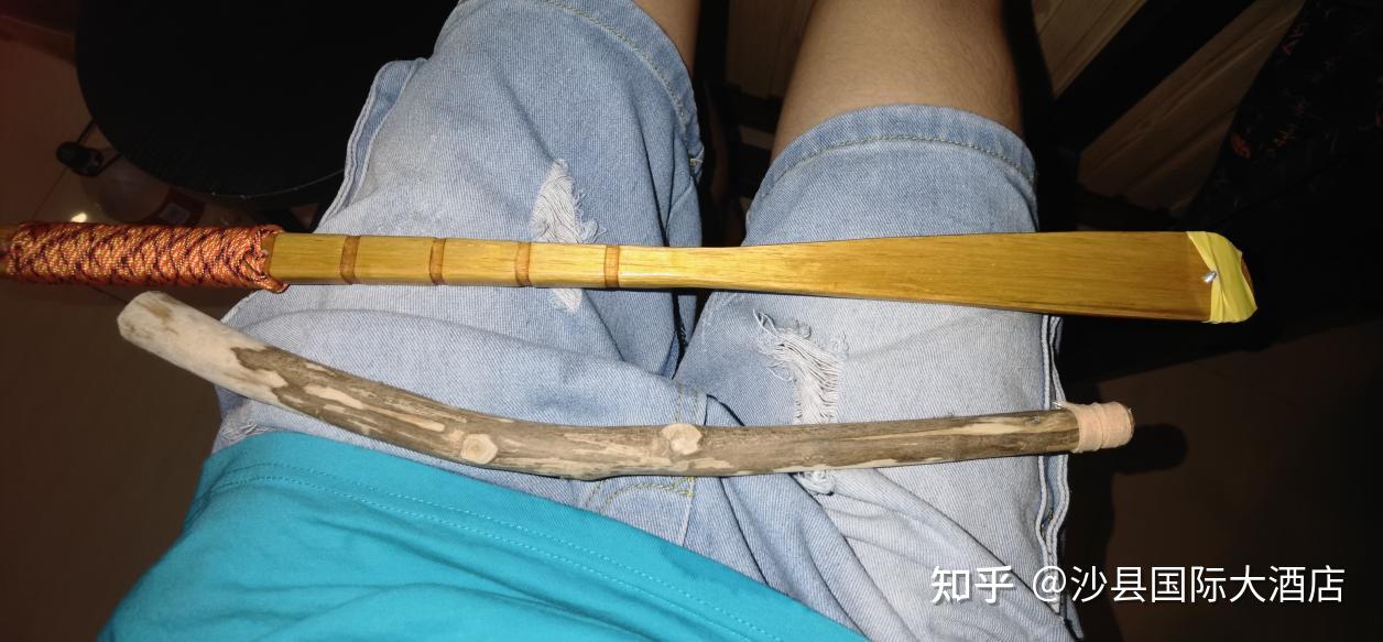 谁知道怎么制作一把精良的石矛?然后投矛器怎么制作?如何使用呢?