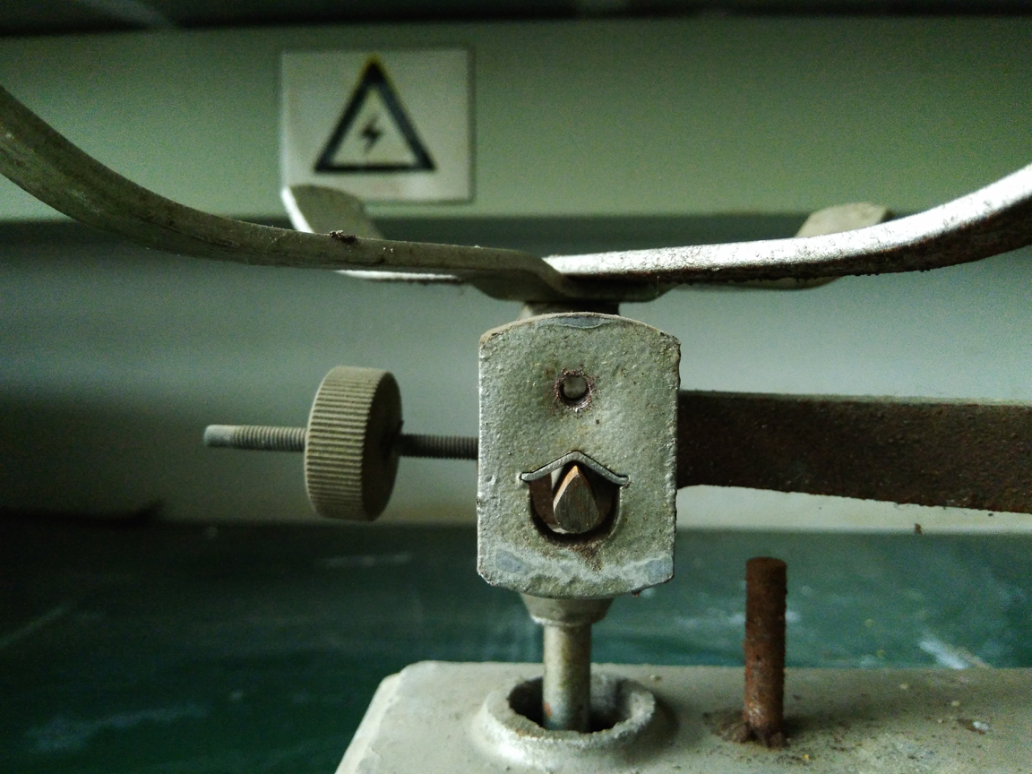 使用托盘天平时,砝码或物品距离刀口远近对称量结果有影响吗? - 知乎