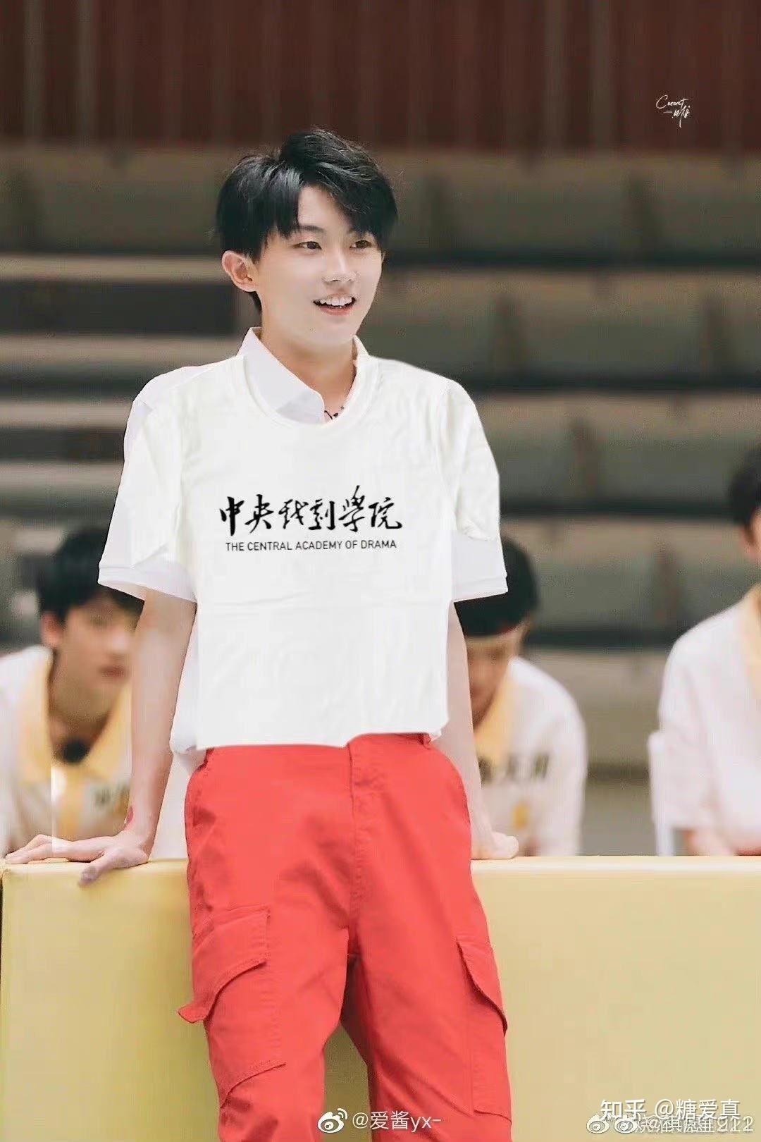 怎么看马嘉祺粉丝嘴张真源校服自拍? - 知乎