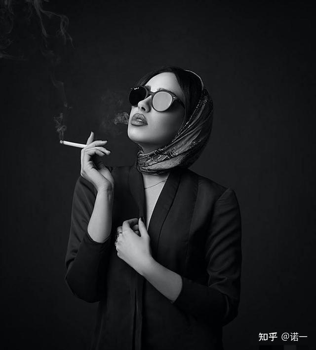 晒晒你朋友圈里女孩抽烟的照片? - 知乎