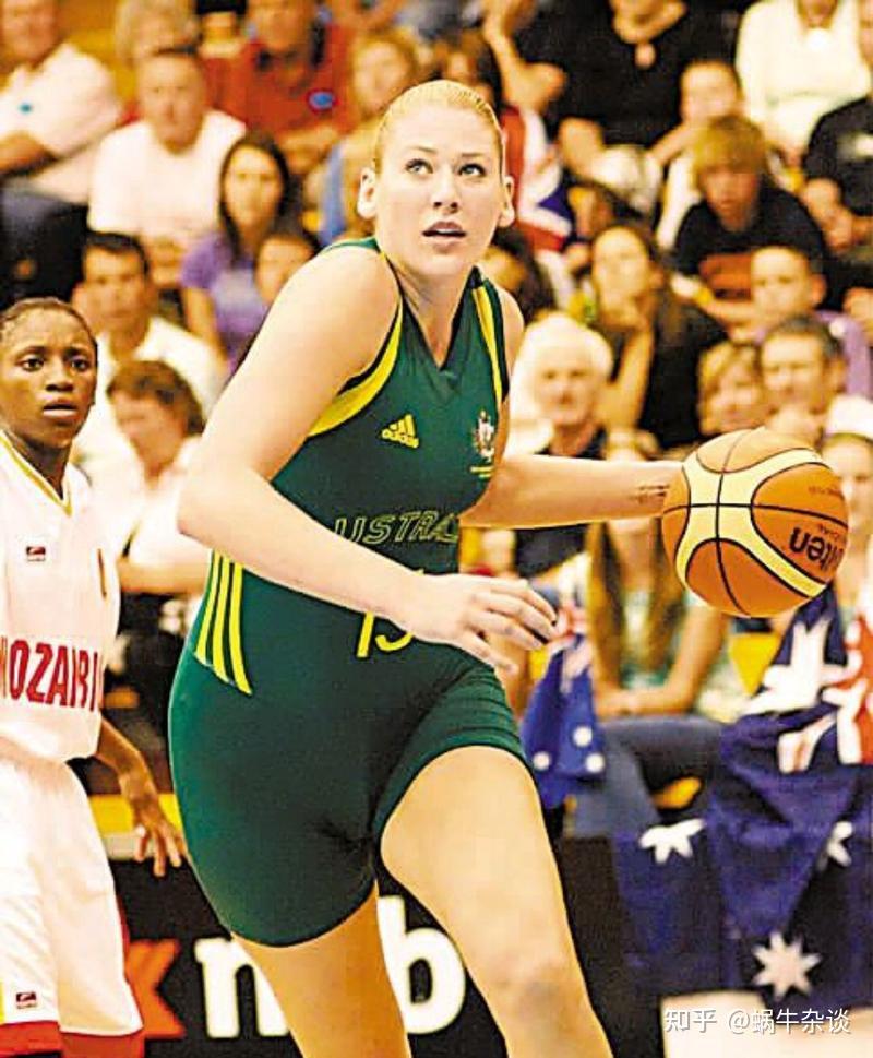 劳伦-杰克逊球员,在与中国女篮的热身赛中11投7中,砍下全场最高的17分