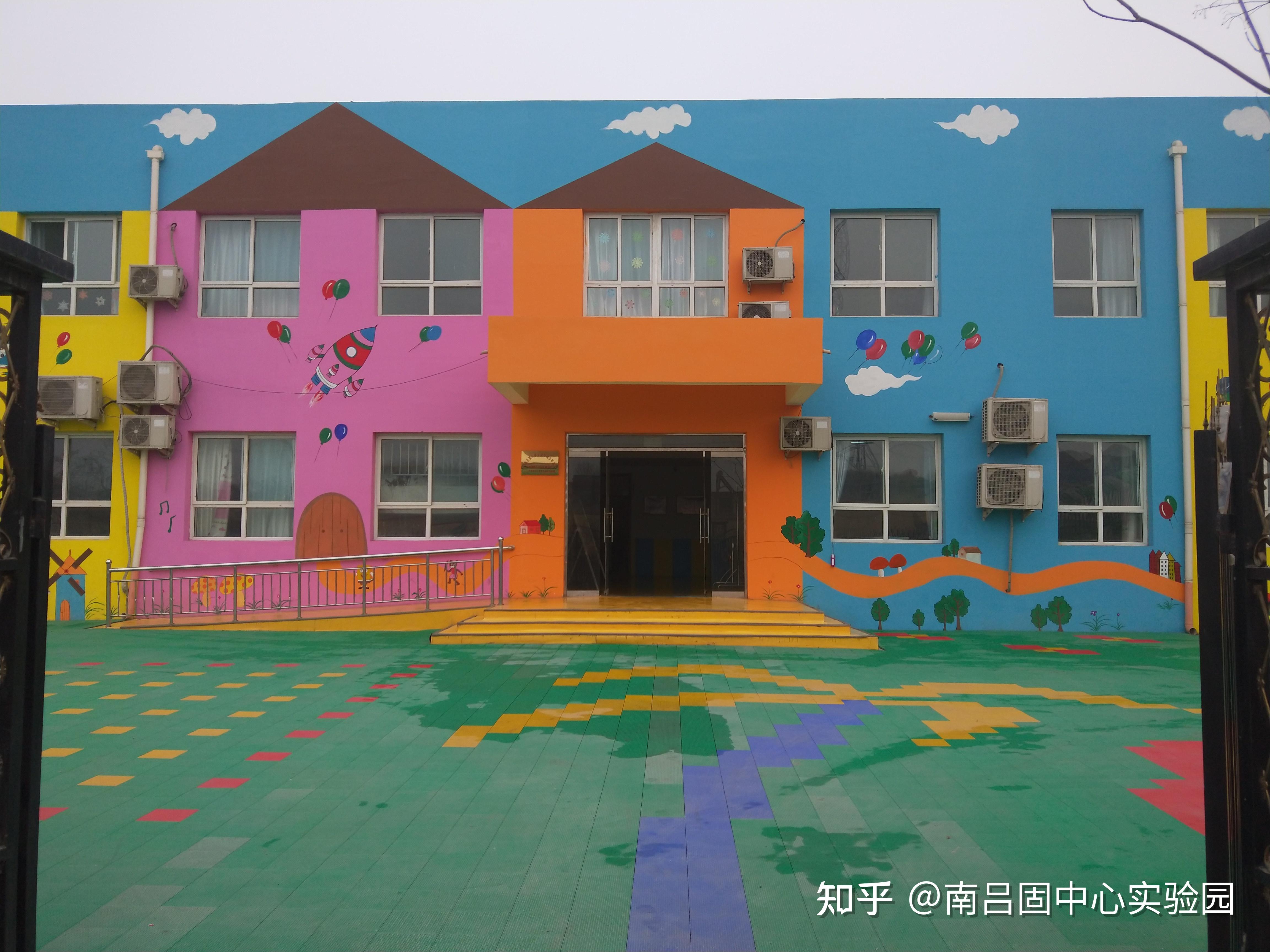 的课程理念渗透到教学各个环节中,教学方法多样,充分注重以幼儿为主题