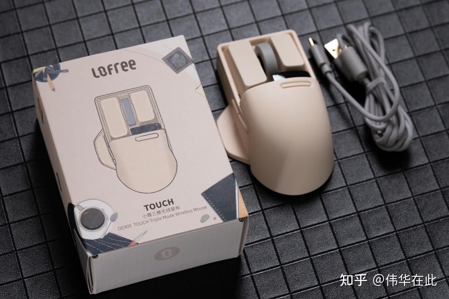 高级的设计感还自带屏幕—洛斐小翘三模无线鼠标