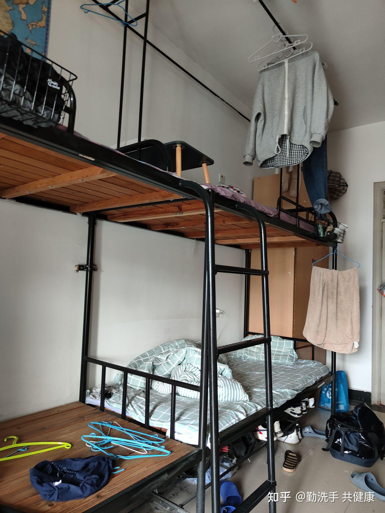 谁有浙江工商大学宿舍内部的照片啊,对这个大学挺感兴趣的,明年打算