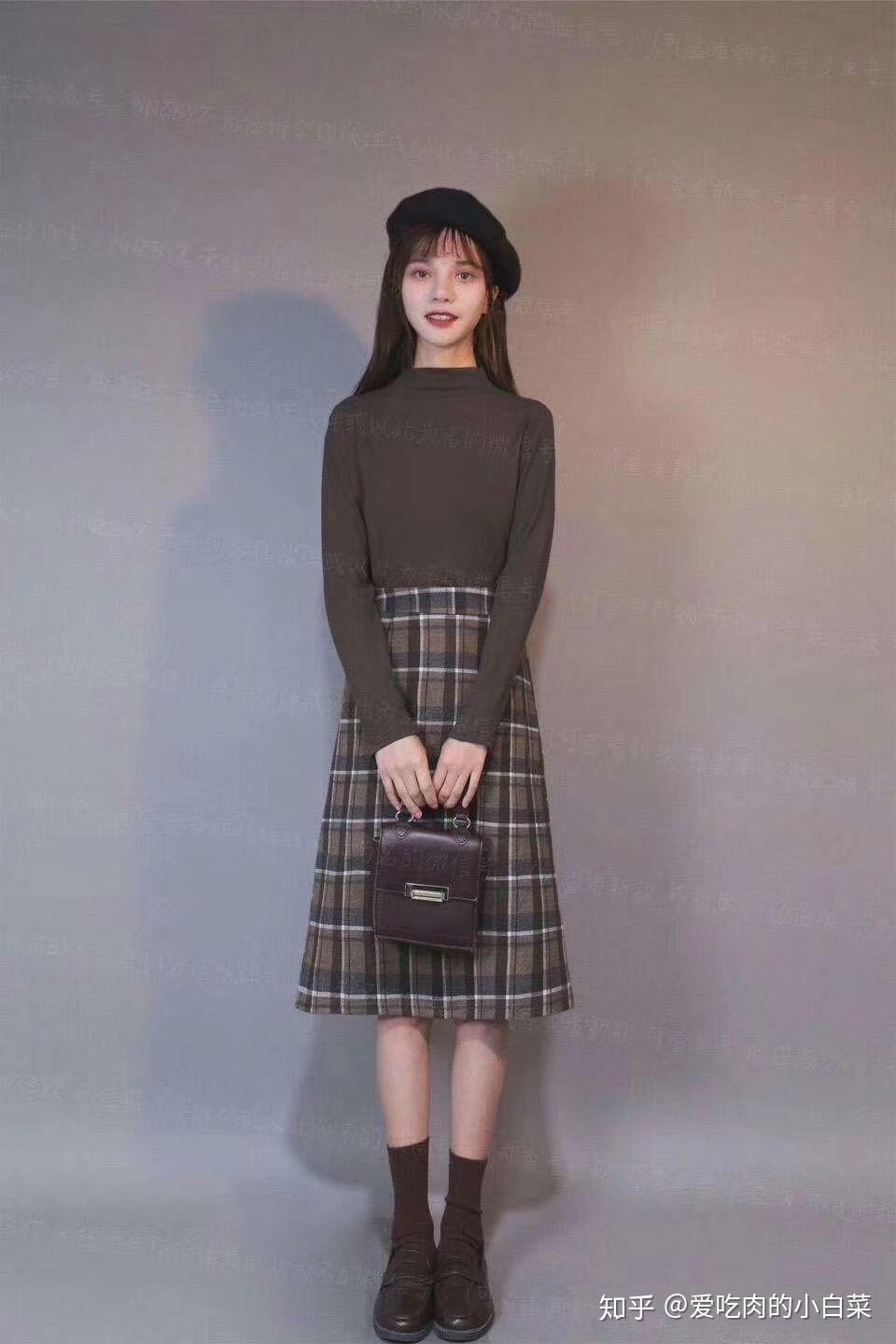 格子裙要如何搭配衣服