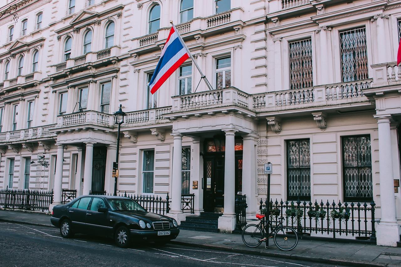 3. 汉白玉旗台造价