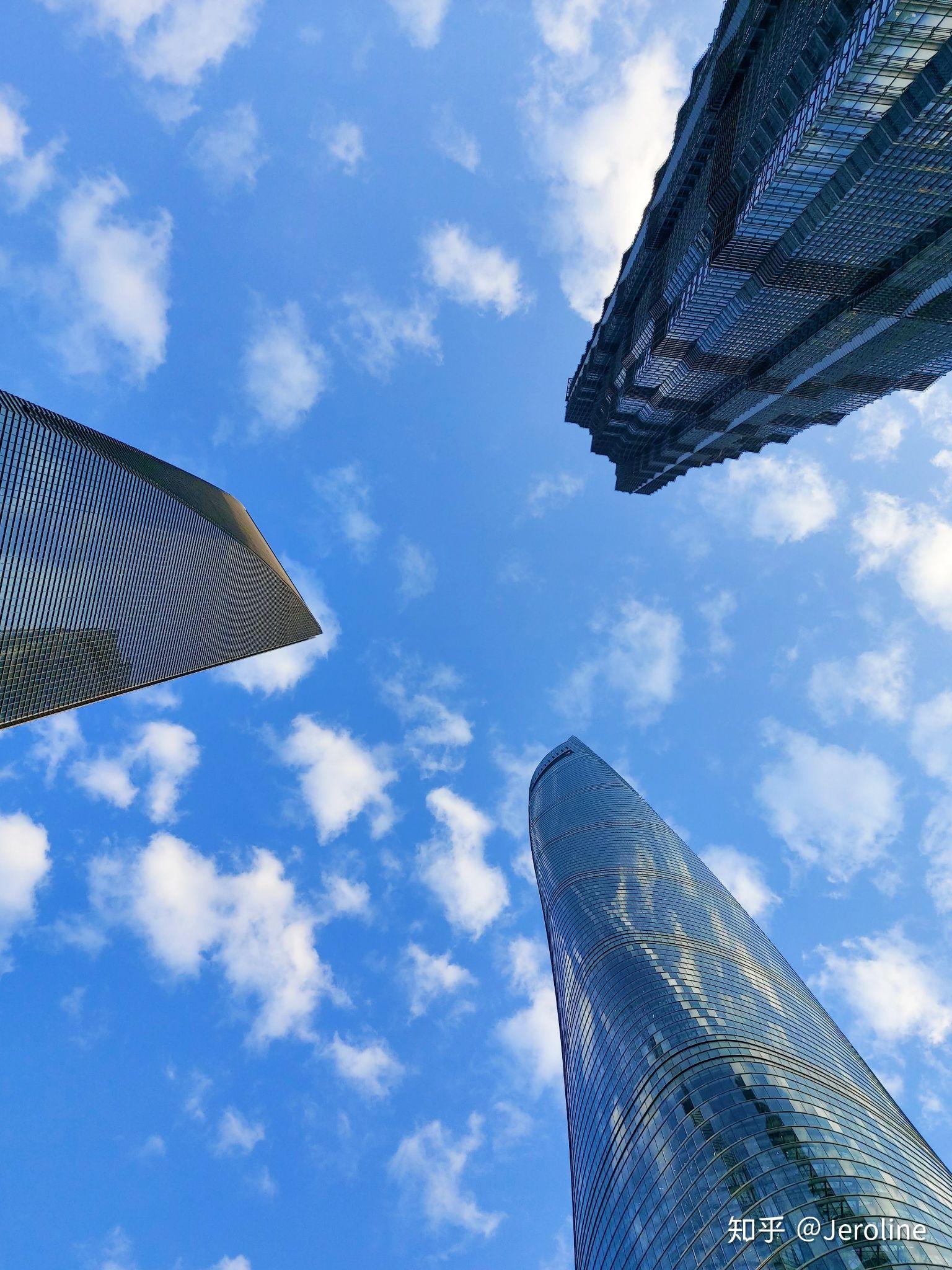 有哪些陆家嘴比较震撼的照片? - 知乎