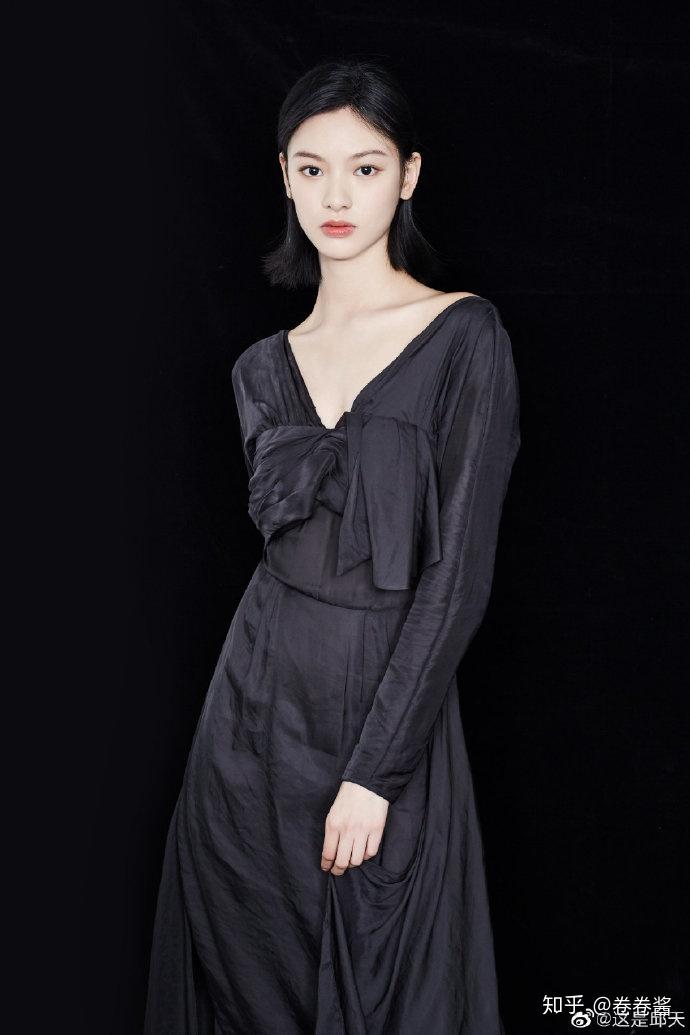 如何评价邱天的长相