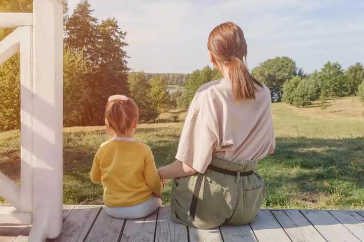 日语单词辨析之「横」「隣」「そば」 - 知乎