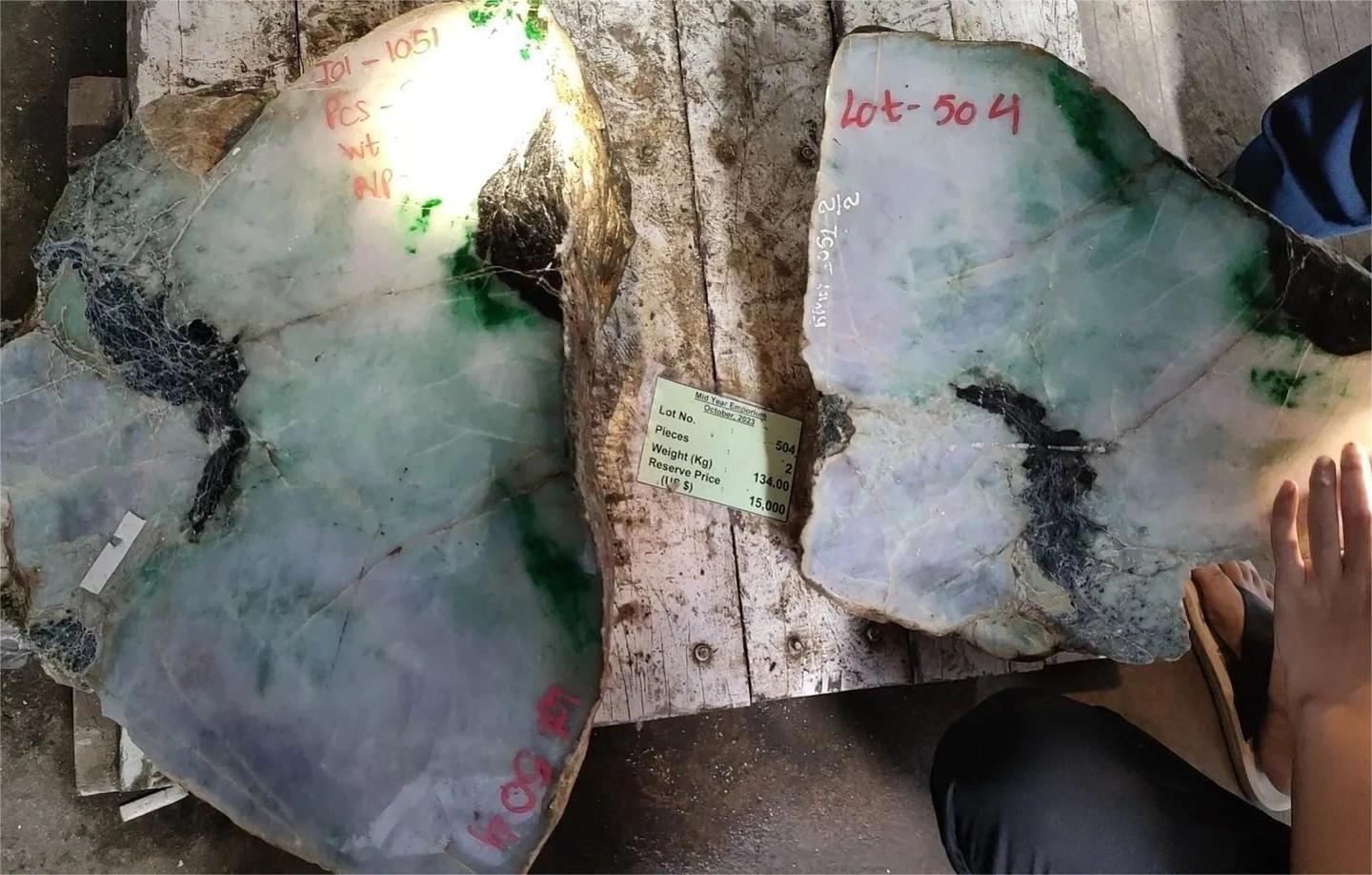 2023秋季缅甸公盘｜多货币结算，成交率暴涨…750份原石已近4亿- 知乎