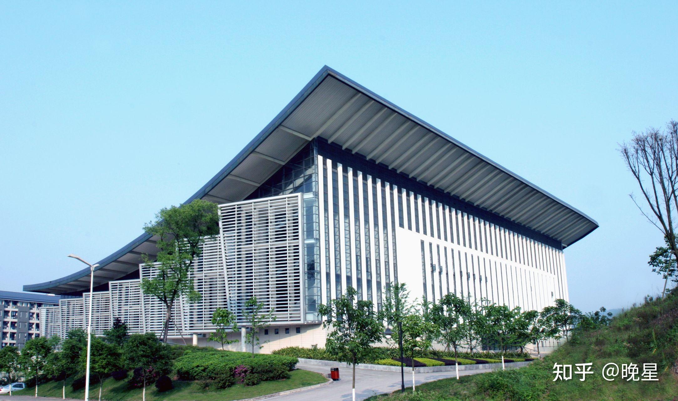 重庆理工大学的图书馆或教室环境如何?是否适合上自习?