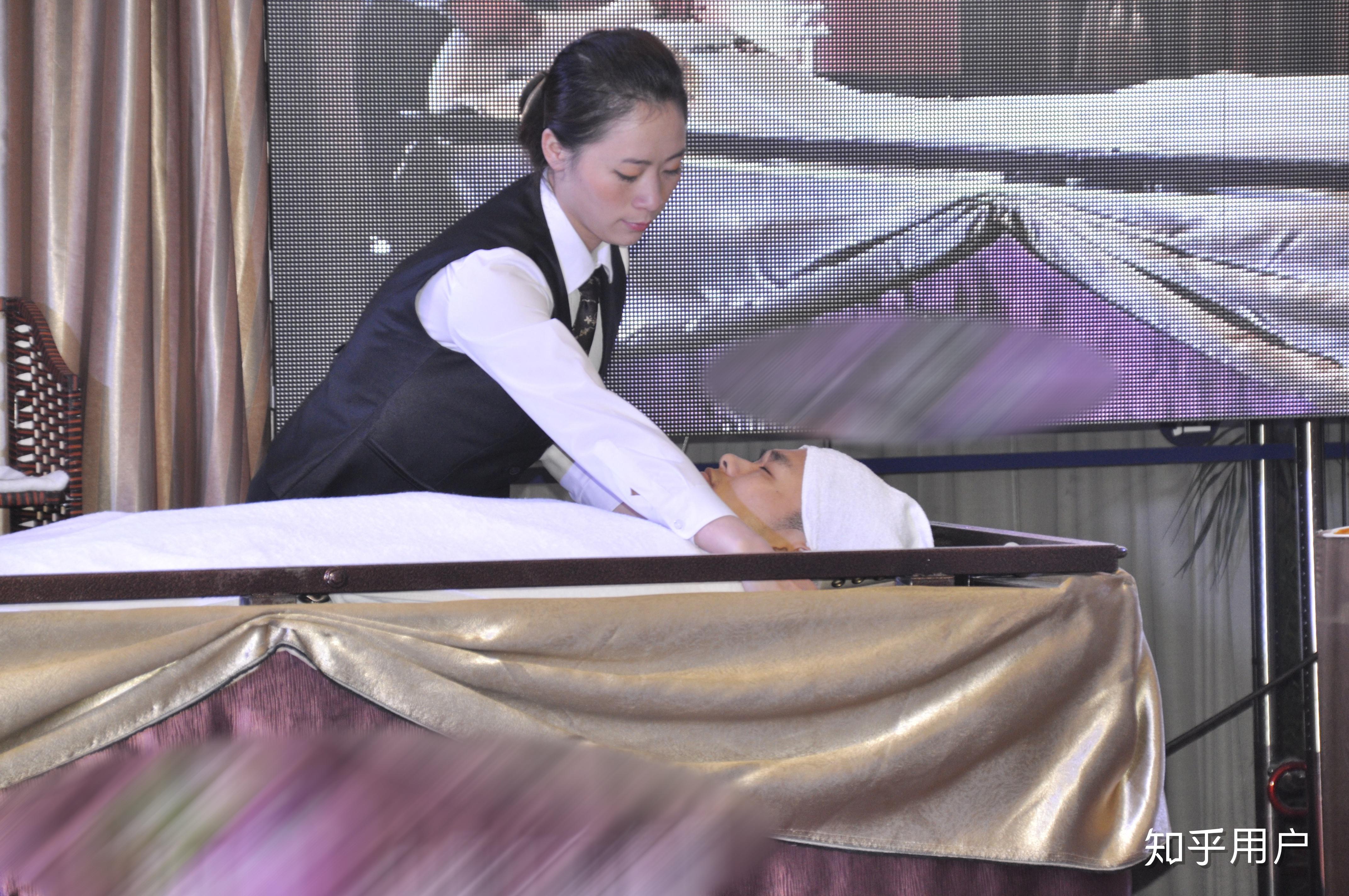 如何看待95后姑娘做寿衣模特你能接受家人做殡葬相关行业吗