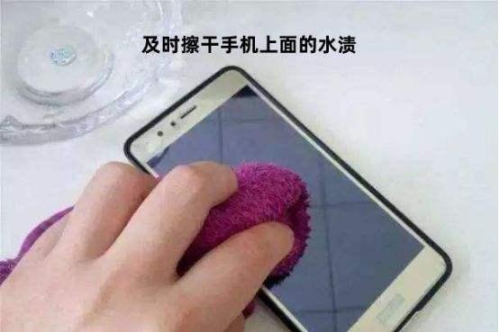手机进水了怎么办?请切记不要作任何按键动作 |换换二手交易平台 - 知乎
